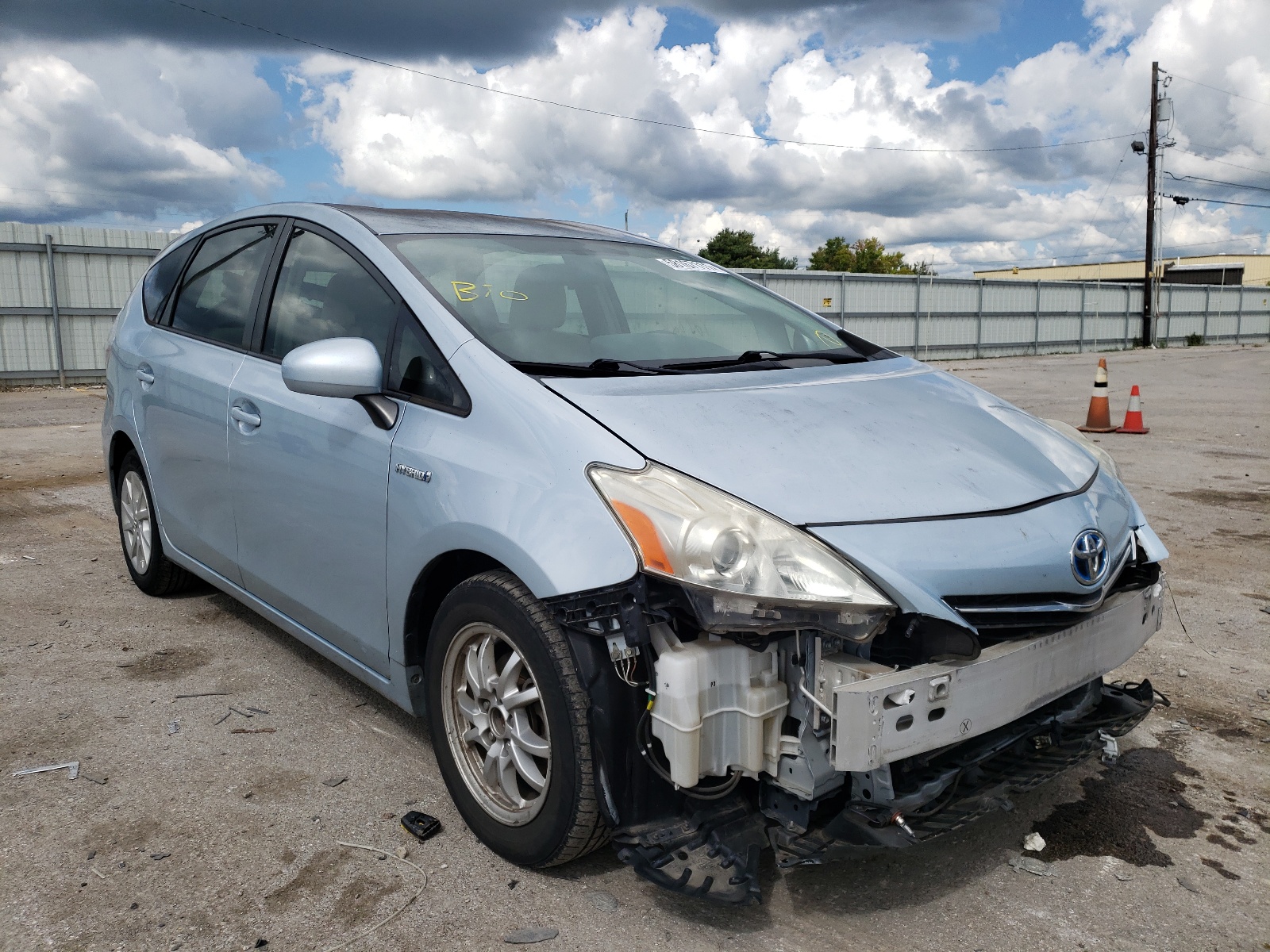 Toyota Prius v 2012