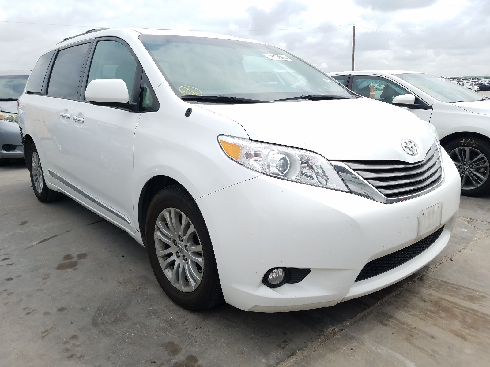 Toyota Sienna XLE 2014