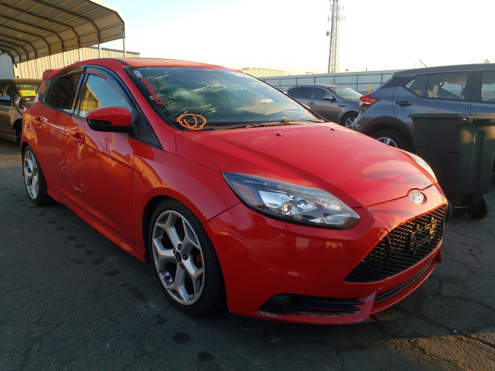 Ford Focus 2014 красный St