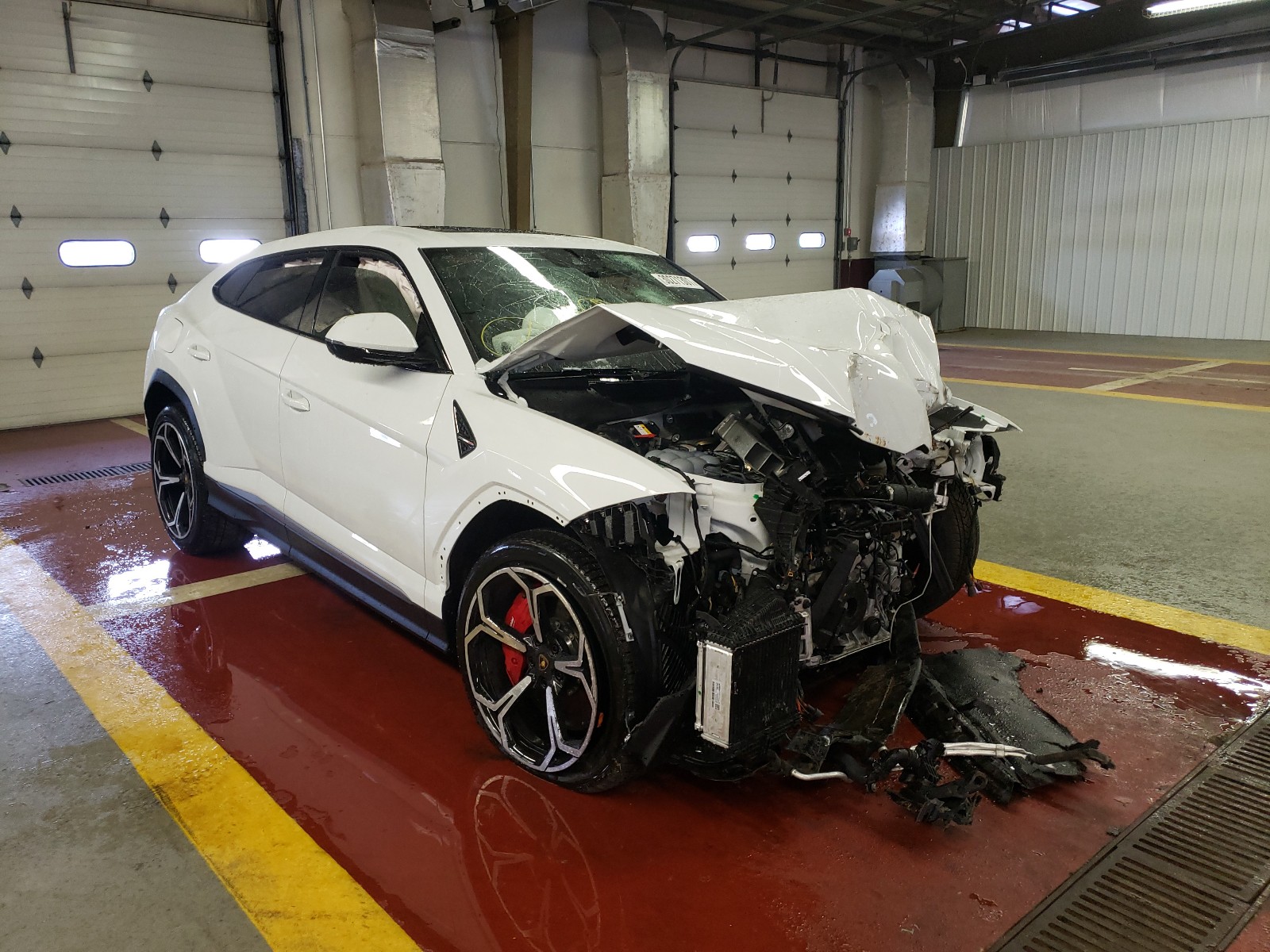 Lamborghini Urus crash