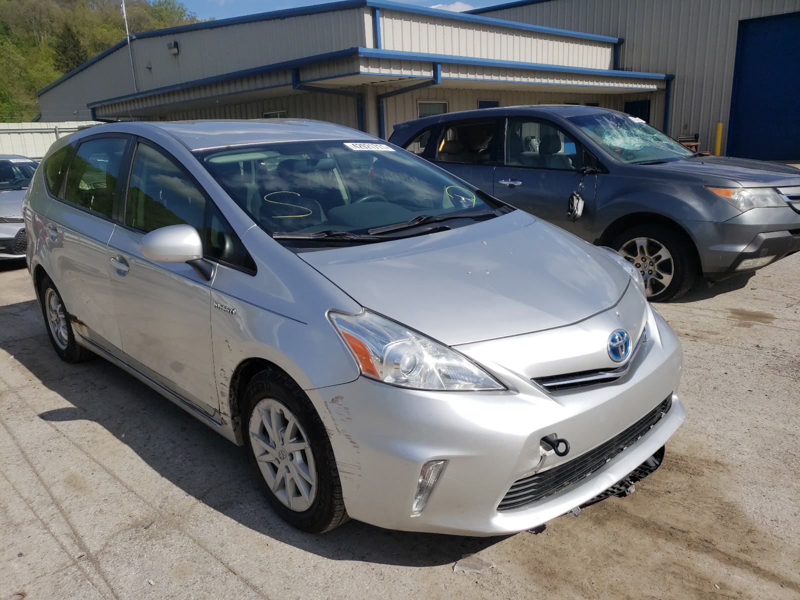 Toyota Prius v 2012