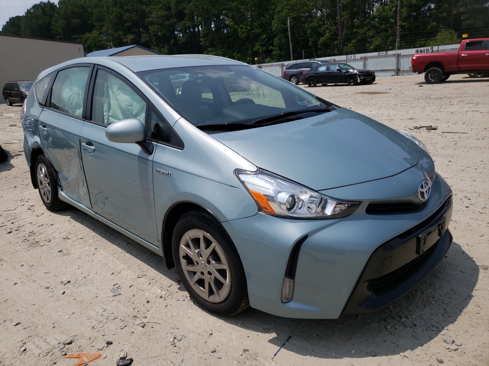 Toyota Prius v 2017