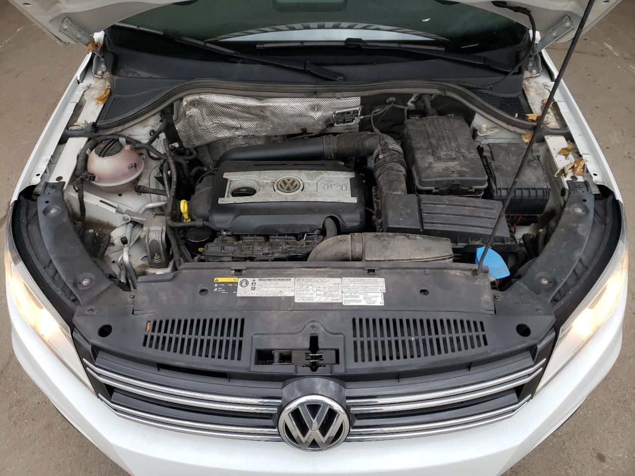 Volkswagen Tiguan s 2016