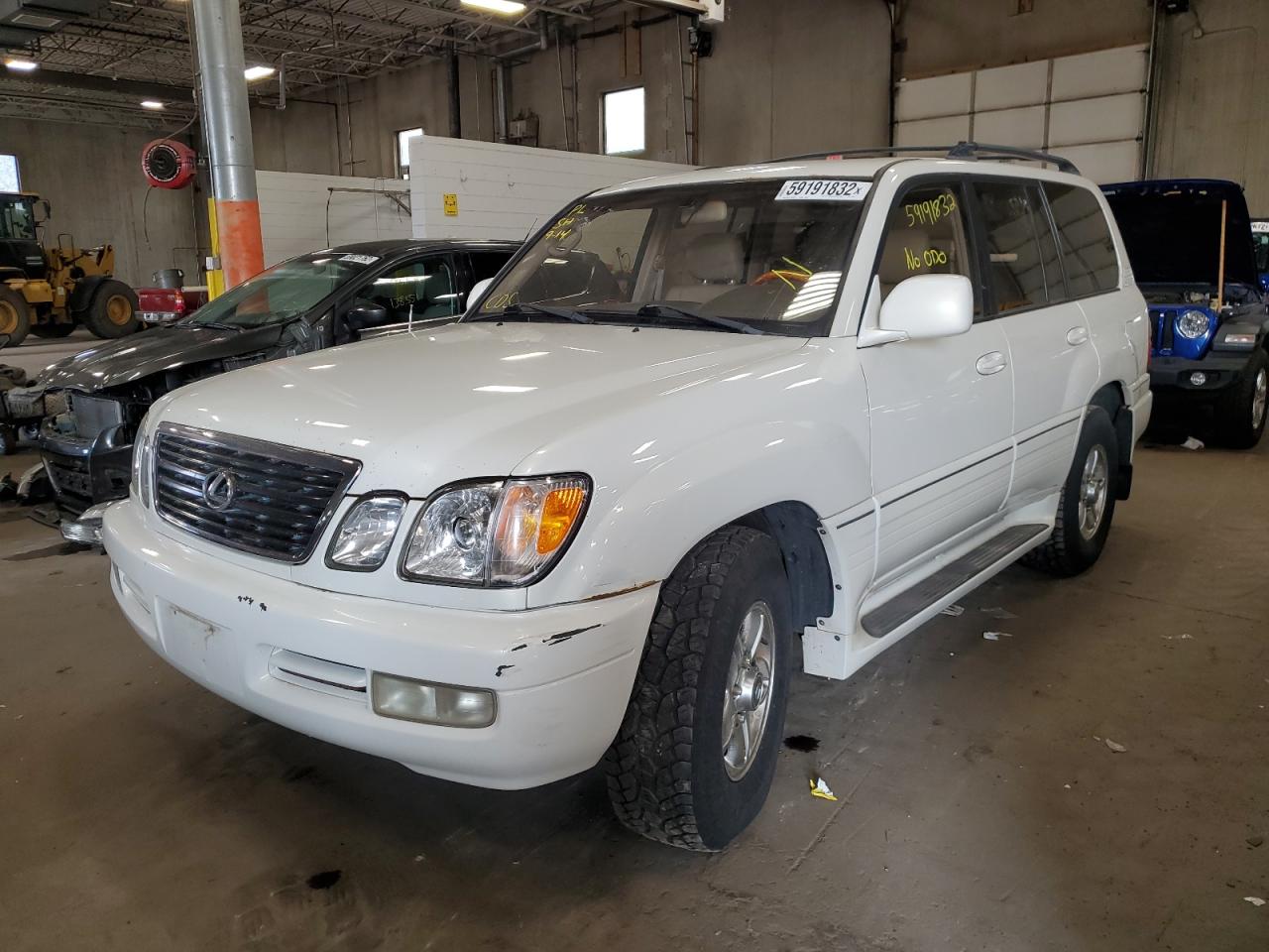 2001 LEXUS LX 470 VIN: JTJHT00W413505888