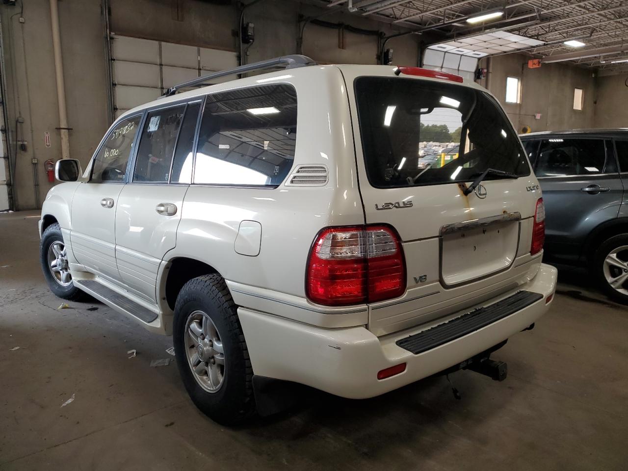 2001 LEXUS LX 470 VIN: JTJHT00W413505888
