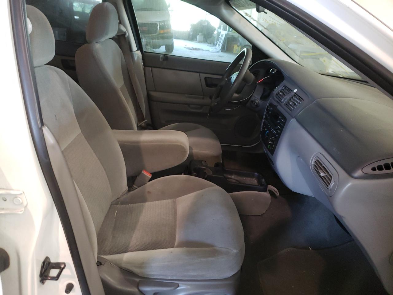 2005 FORD TAURUS SE VIN: 1FAFP53245A252955