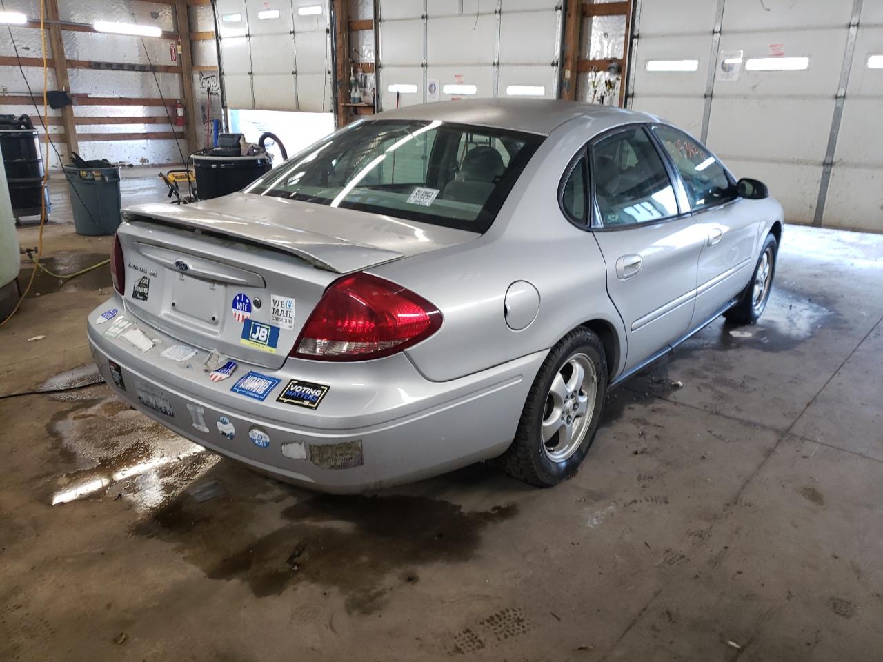 2005 FORD TAURUS SE VIN: 1FAFP53235A188066