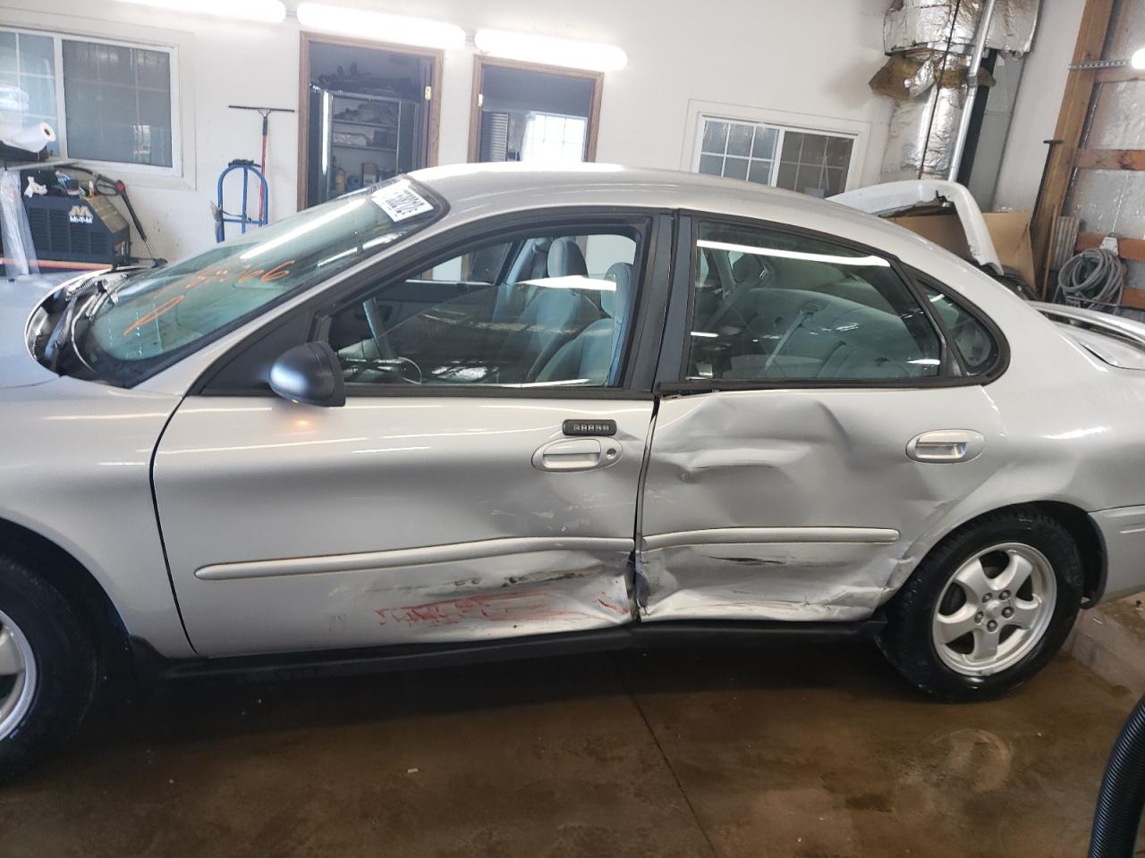 2005 FORD TAURUS SE VIN: 1FAFP53235A188066