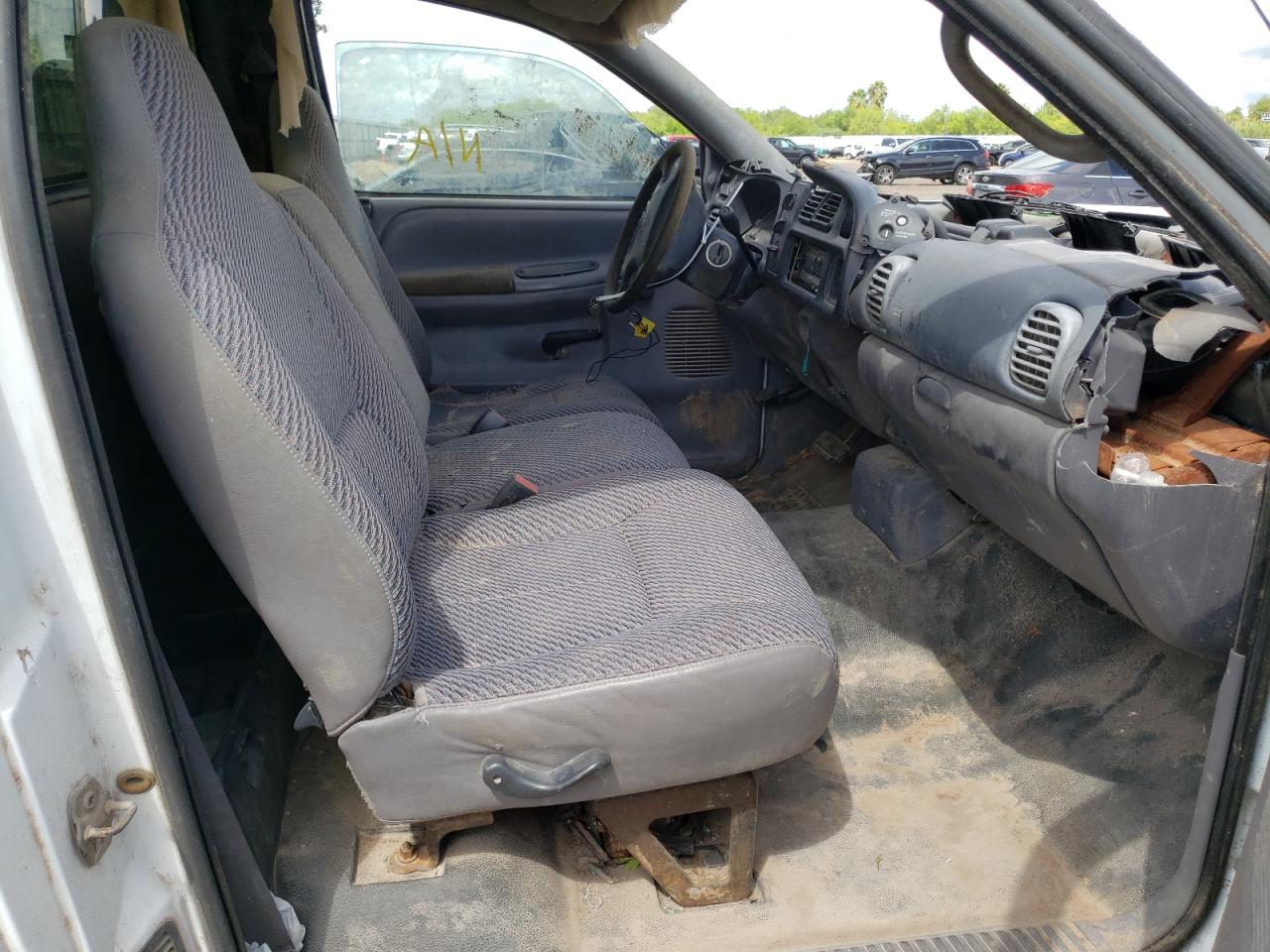1999 DODGE RAM 1500 VIN: 1B7HC16X2XS300500