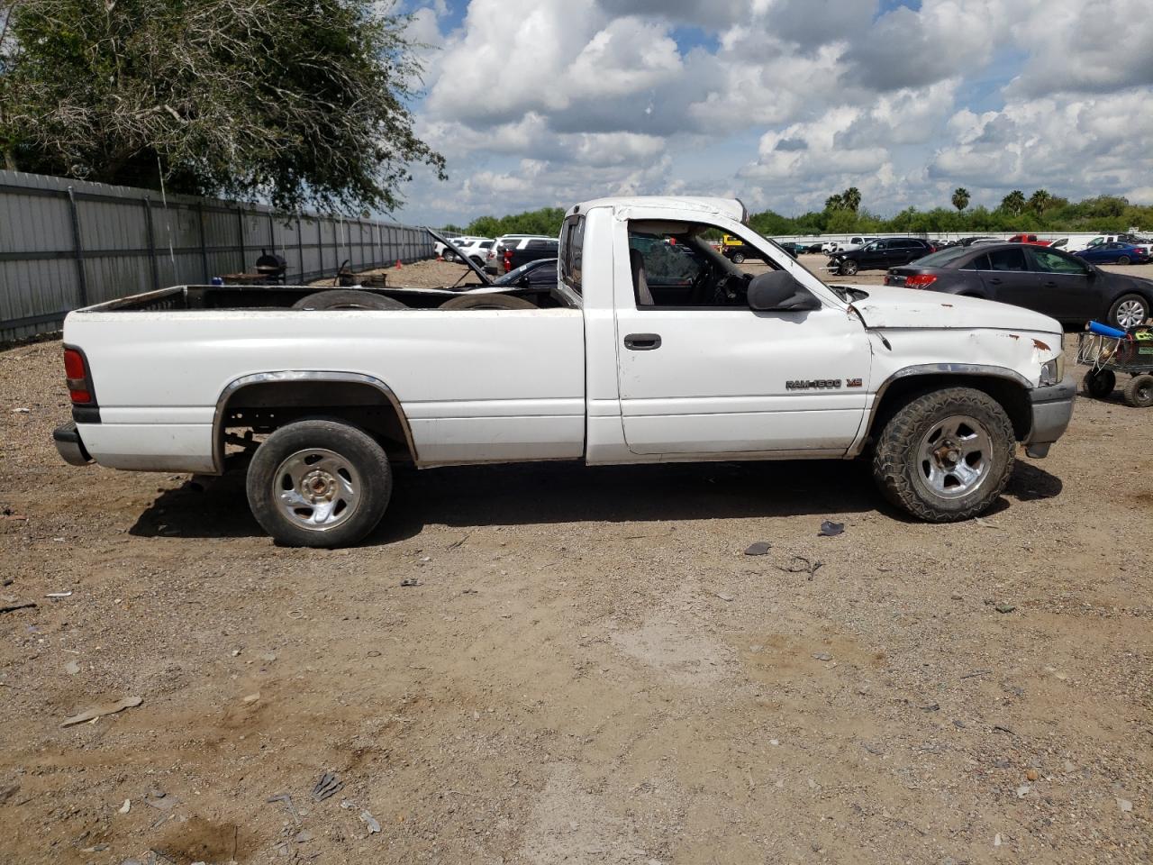 1999 DODGE RAM 1500 VIN: 1B7HC16X2XS300500