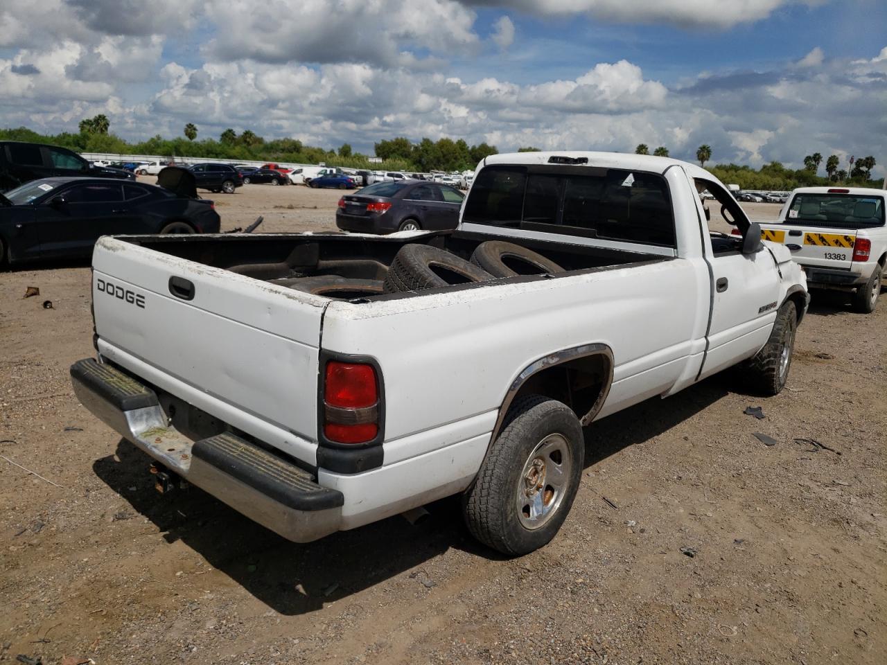 1999 DODGE RAM 1500 VIN: 1B7HC16X2XS300500