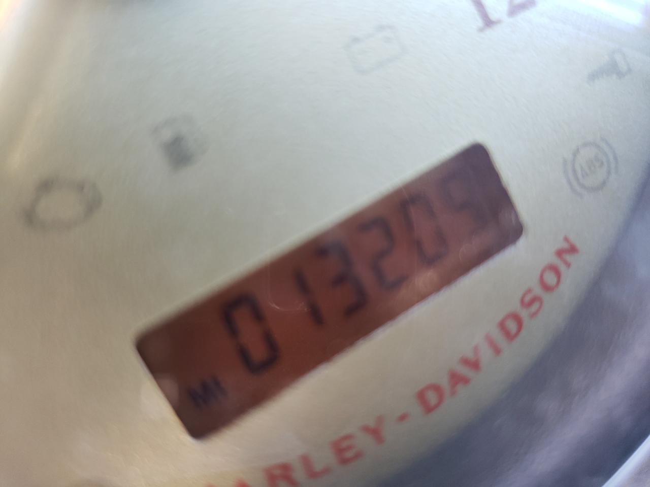 2011 HARLEY-DAVIDSON FXDC VIN: 1HD1GV410BC318359