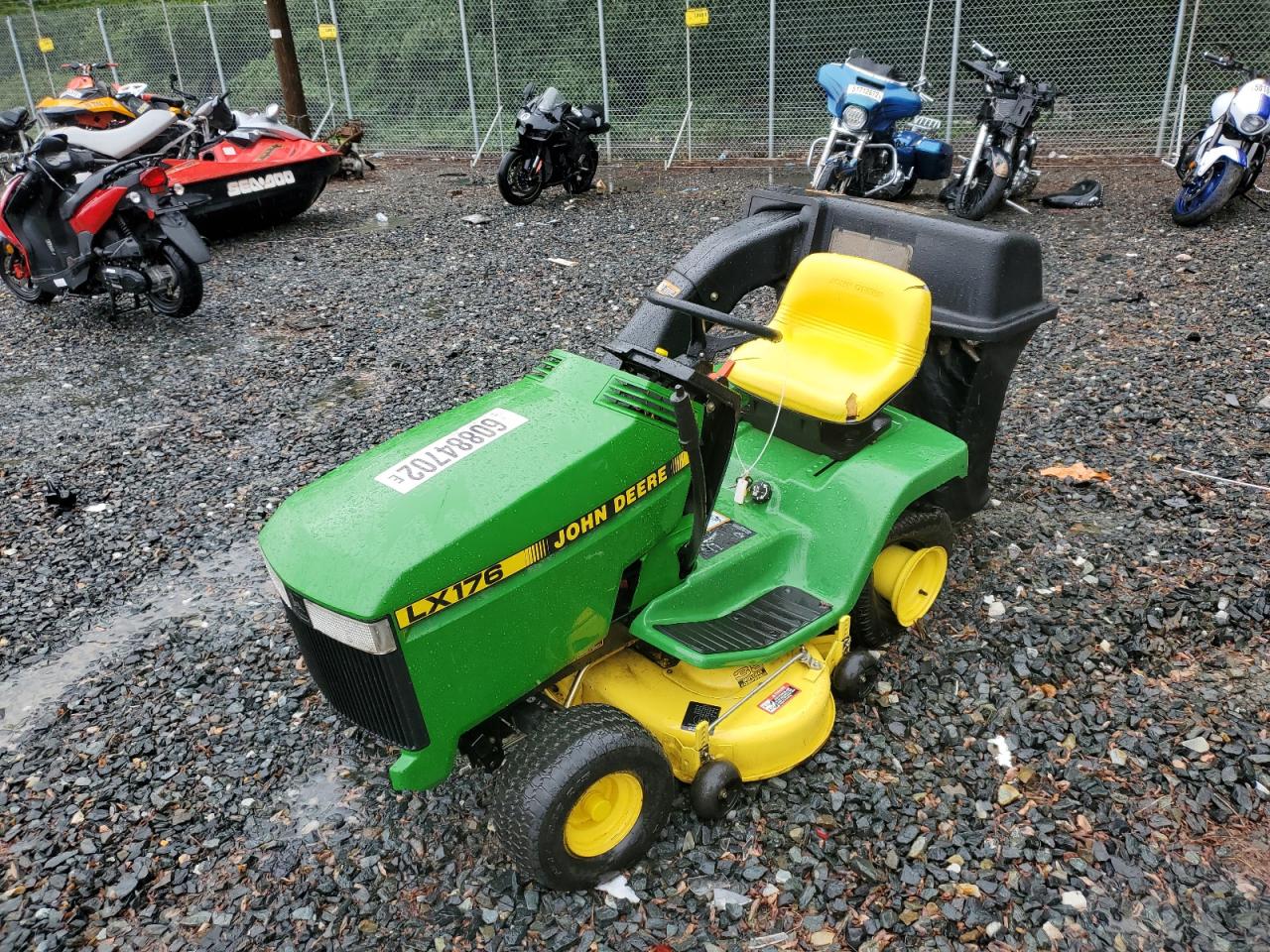 1995 JOHN DEERE MOWER VIN: 11