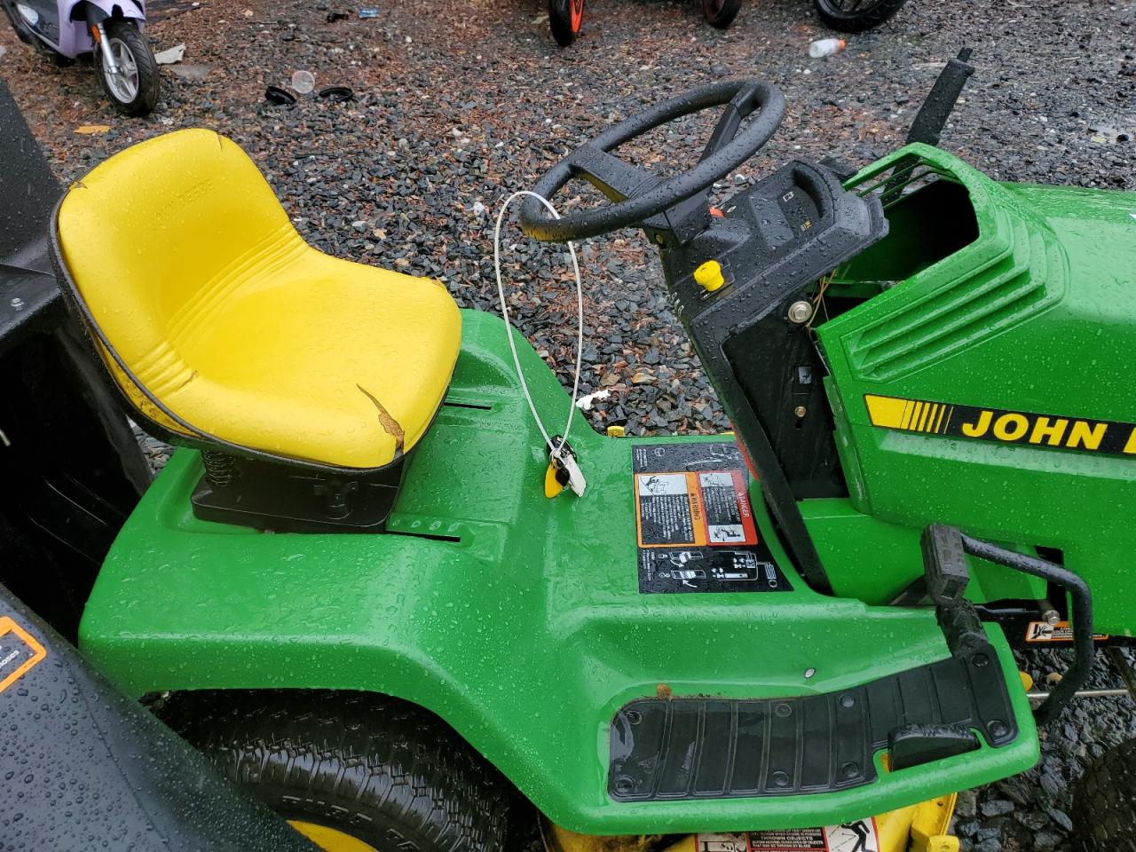 1995 JOHN DEERE MOWER VIN: 11