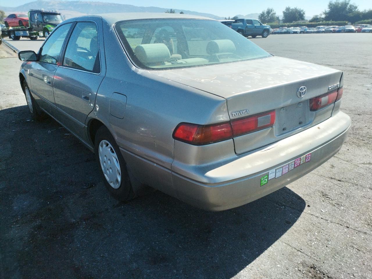 1998 TOYOTA CAMRY CE VIN: JT2BG22K9W0258906