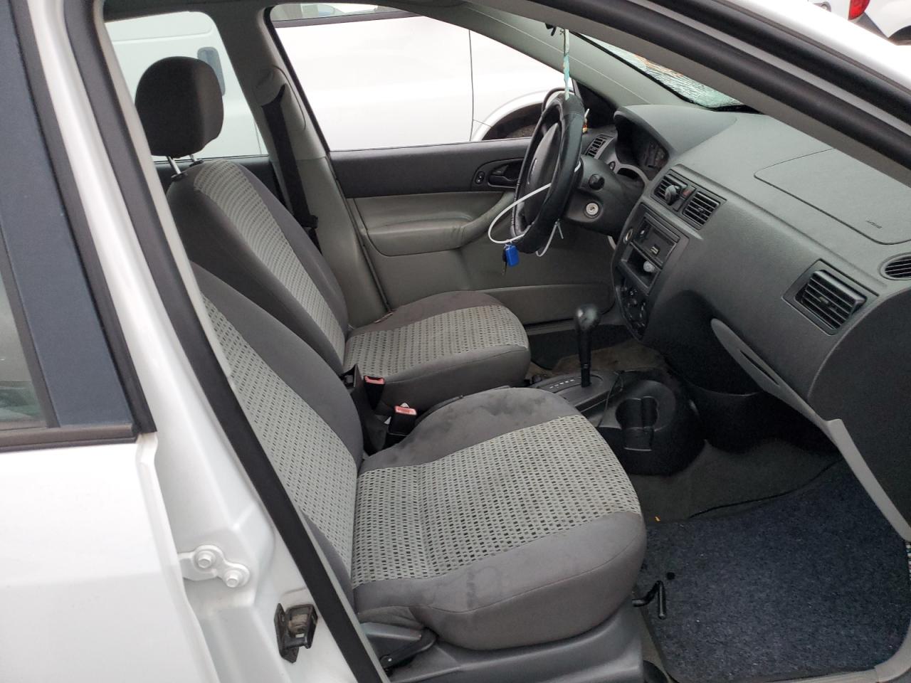 2007 FORD FOCUS ZX4 VIN: 1FAFP34N37W110177