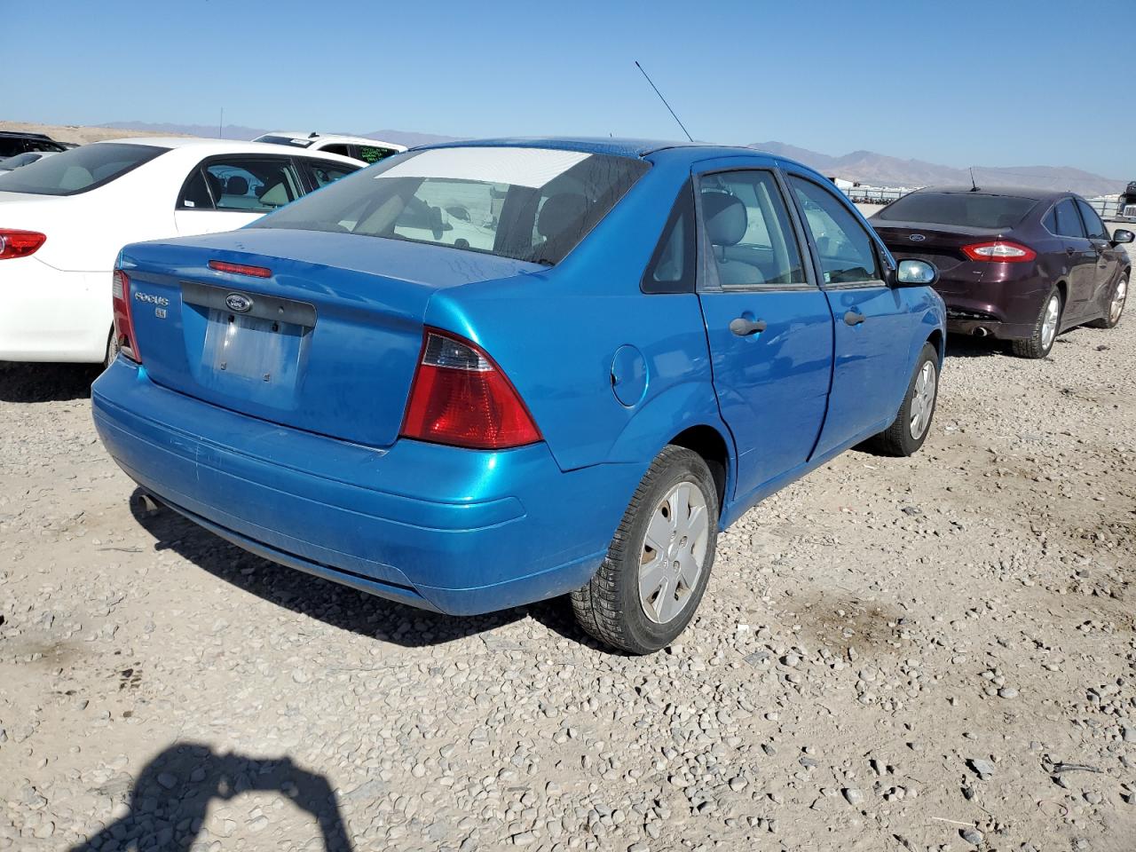 2007 FORD FOCUS ZX4 VIN: 1FAFP34N57W145609