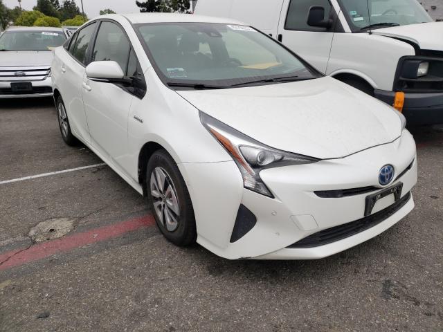 Toyota Prius 2018 Р±РµР»С‹Р№