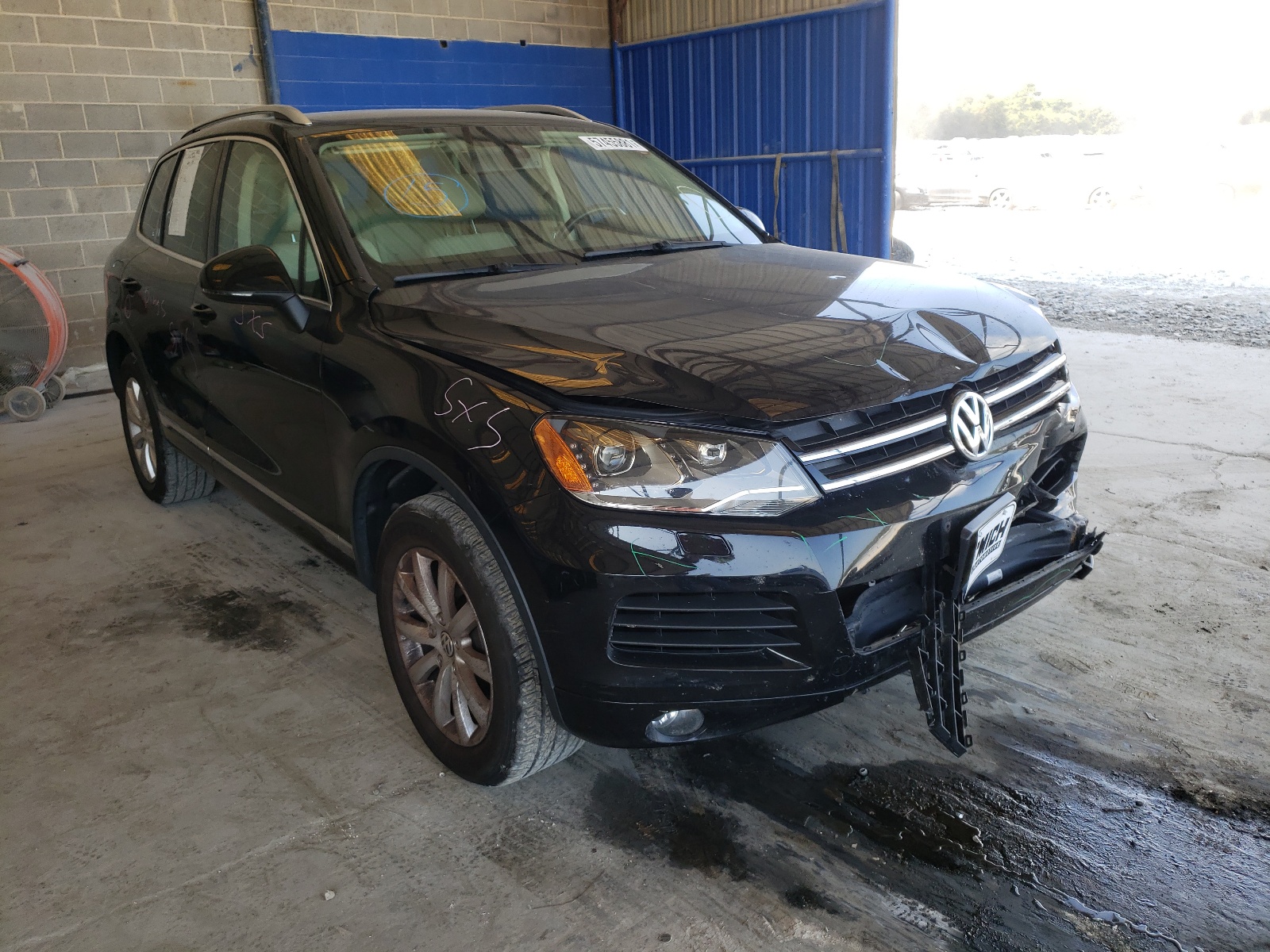 VOLKSWAGEN TOUAREG V6 2012, WVGEF9BP1CD009639 — Auto Auction Spot