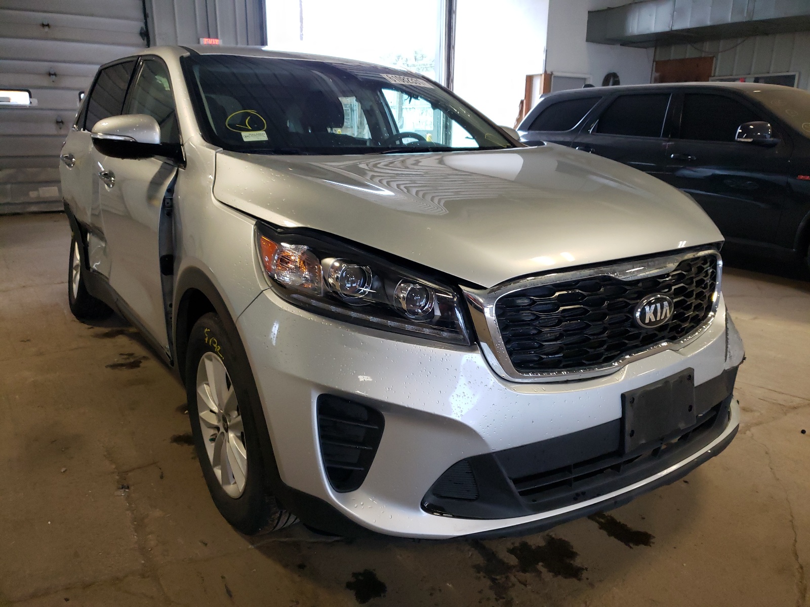 KIA SORENTO LX 2019, 5XYPGDA5XKG573402 — Auto Auction Spot