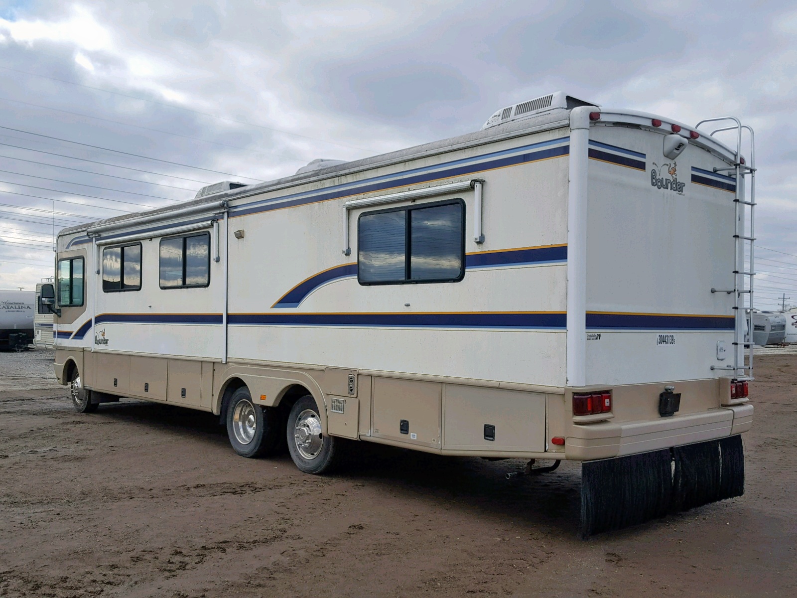 1998 Fleetwood Bounder 10 in IL Chicago North (3FCNF53S3XJA01957) for