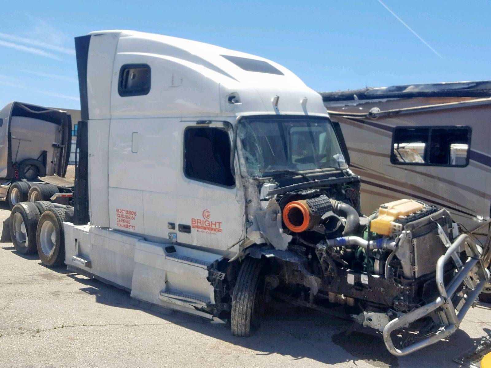 VOLVO VN VNL 2018, 4V4NC9EH7JN885712 — Auto Auction Spot