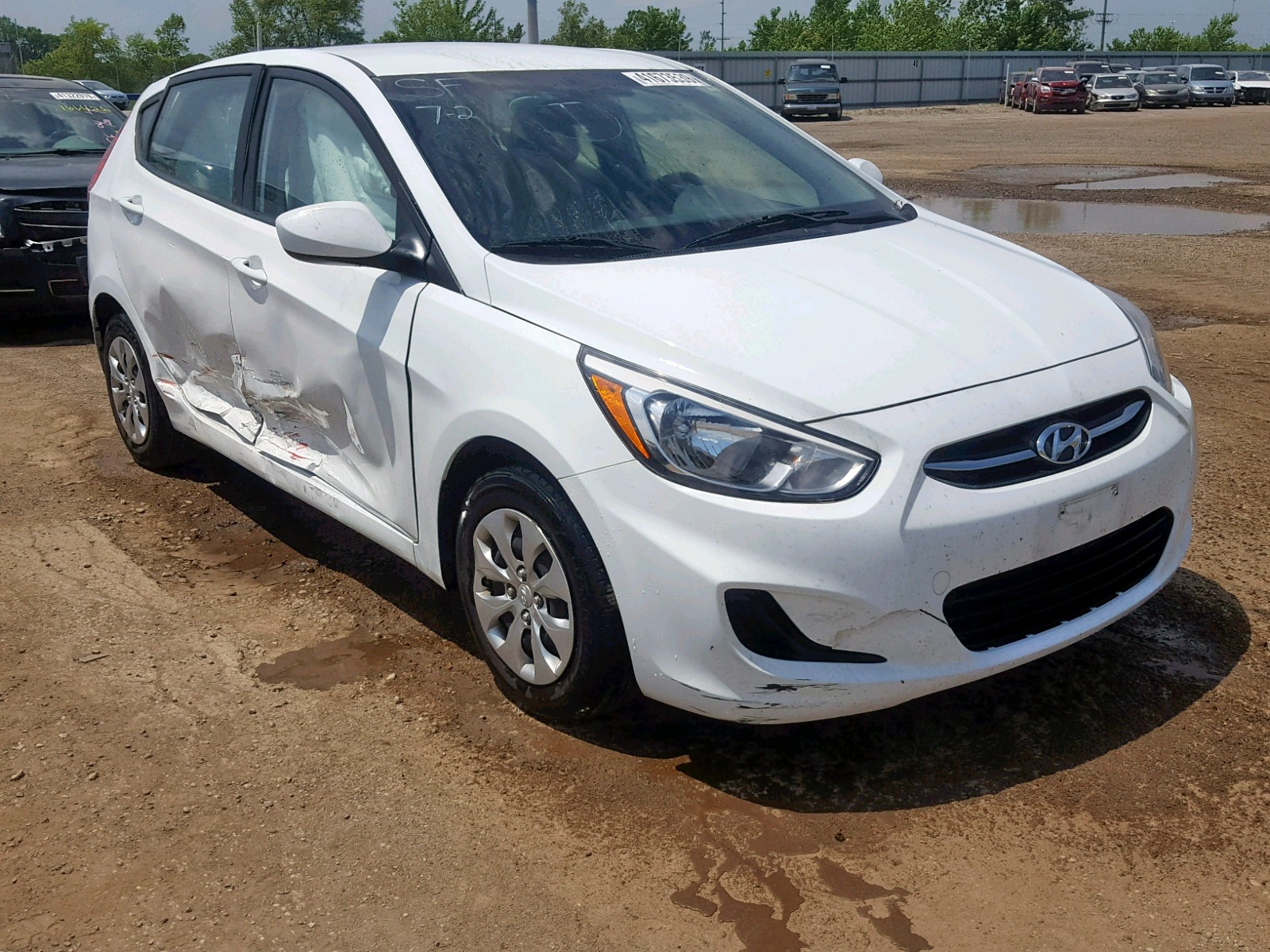 HYUNDAI ACCENT SE 2017, KMHCT5AE2HU305186 — Auto Auction Spot