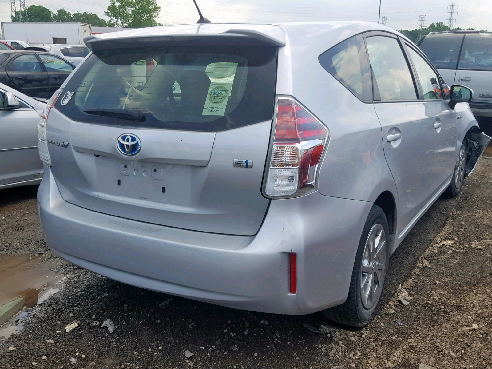 Toyota Prius v 2016