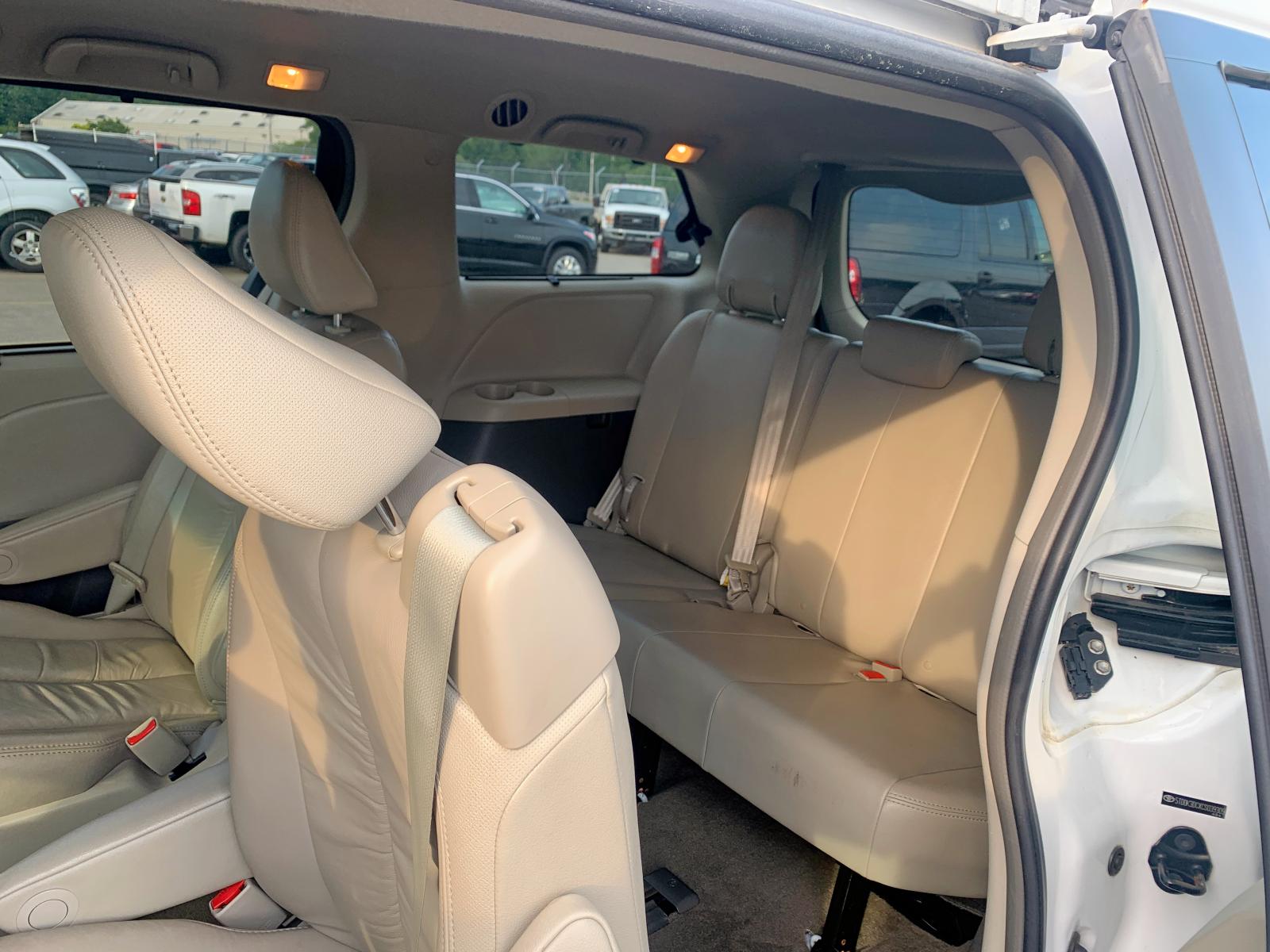 Toyota Sienna 2012 Interior