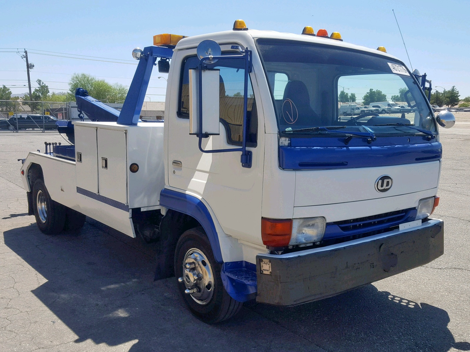 Nissan diesel ud. Toyota Dyna bu66. Автовышка Тойота Дюна 1998. Тойота Дюна 1997. Тойота Дюна XZU.