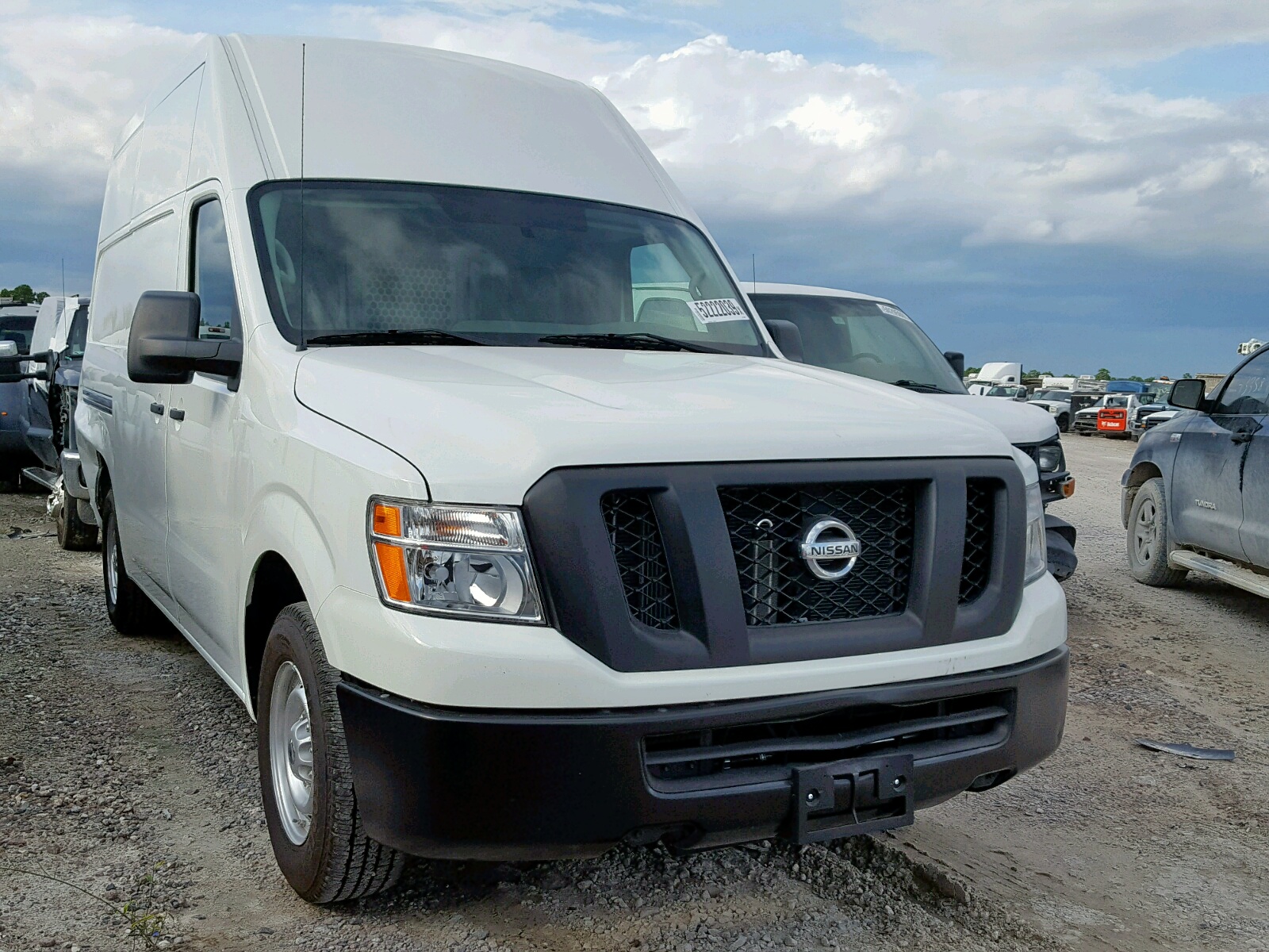 Nissan nv 2500