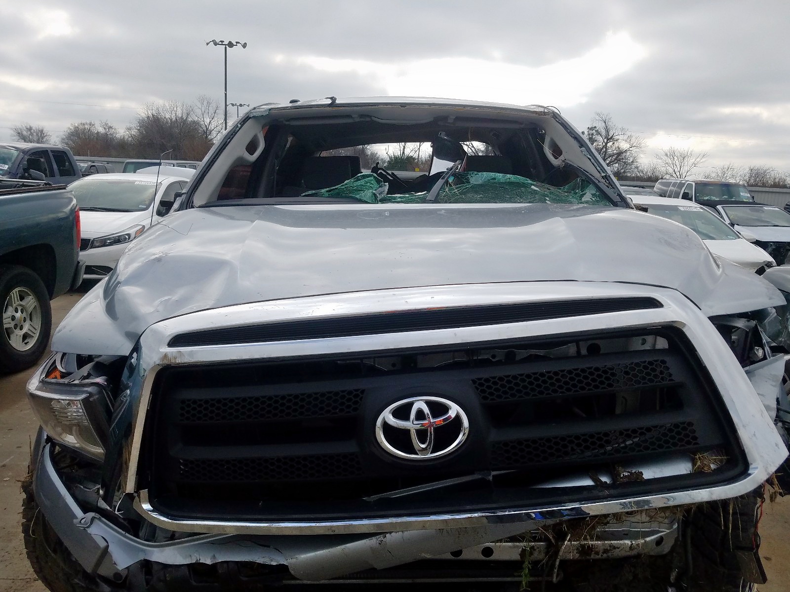 2010 toyota tundra crewmax sr5