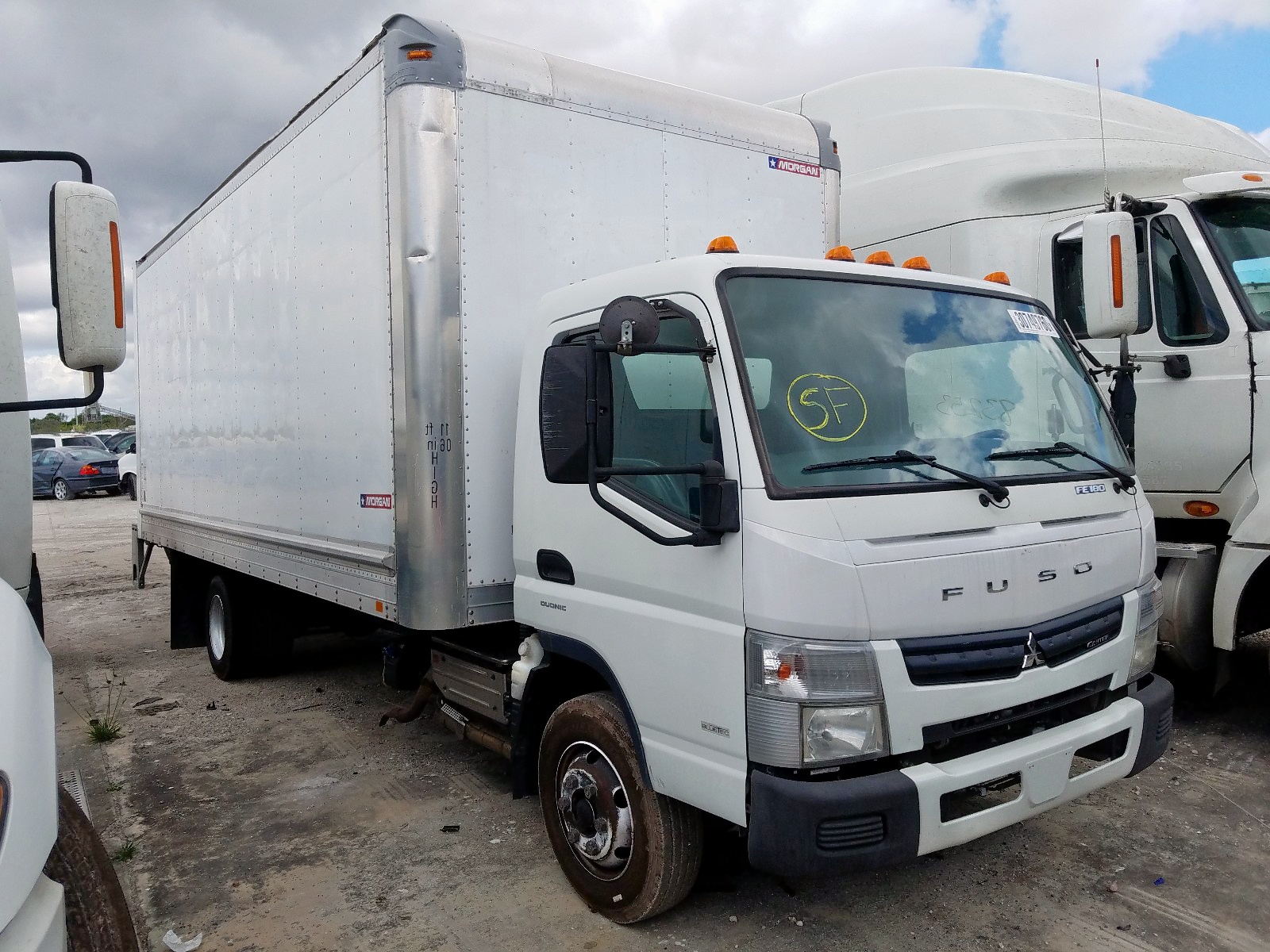 Mitsubishi fuso truck