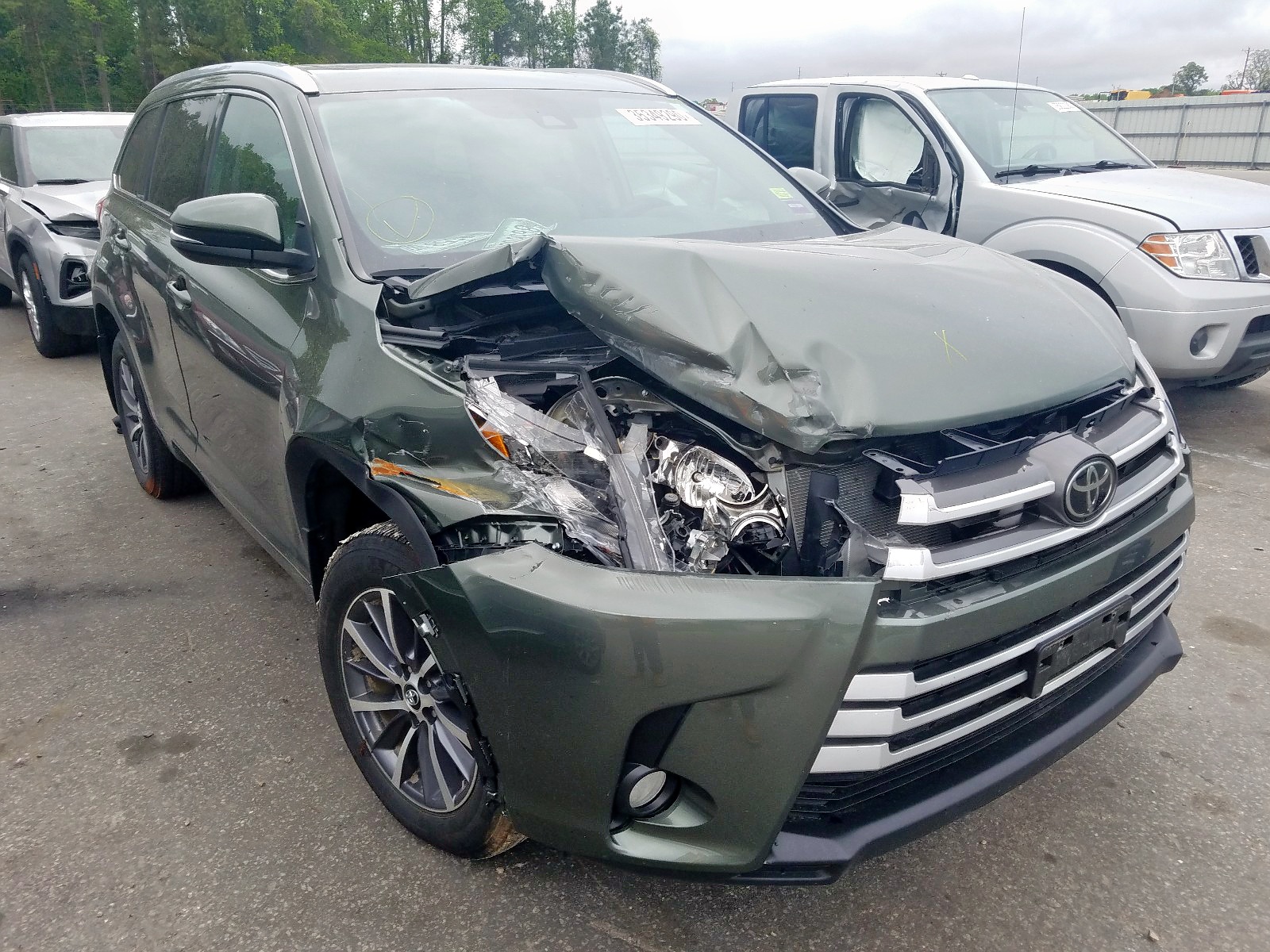 5TDJZRFH8JS886207 2018 Toyota Highlander Se