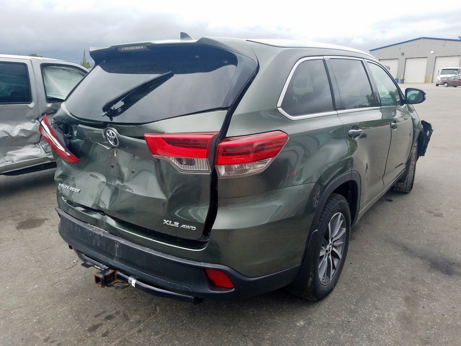 5TDJZRFH8JS886207 2018 Toyota Highlander Se