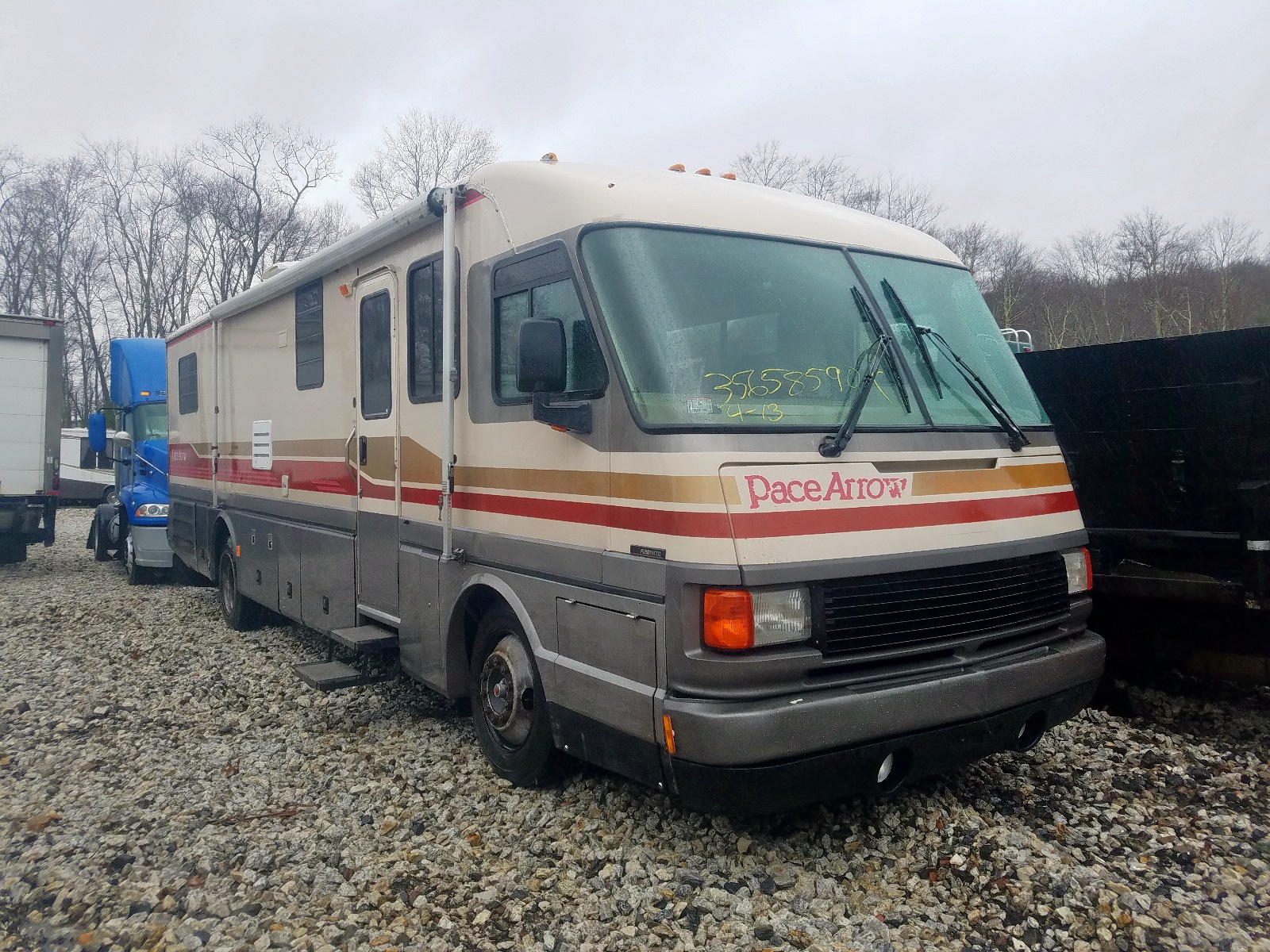 1993 OSHKOSH MOTOR TRUCK CO. CHASSIS V LINE MOTOR HOME for Sale MA