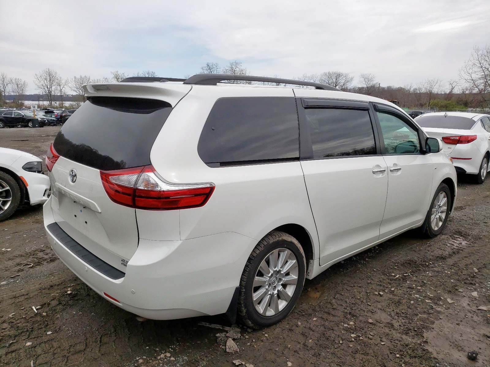 2016 TOYOTA SIENNA XLE For Sale NY NEWBURGH Thu. Aug