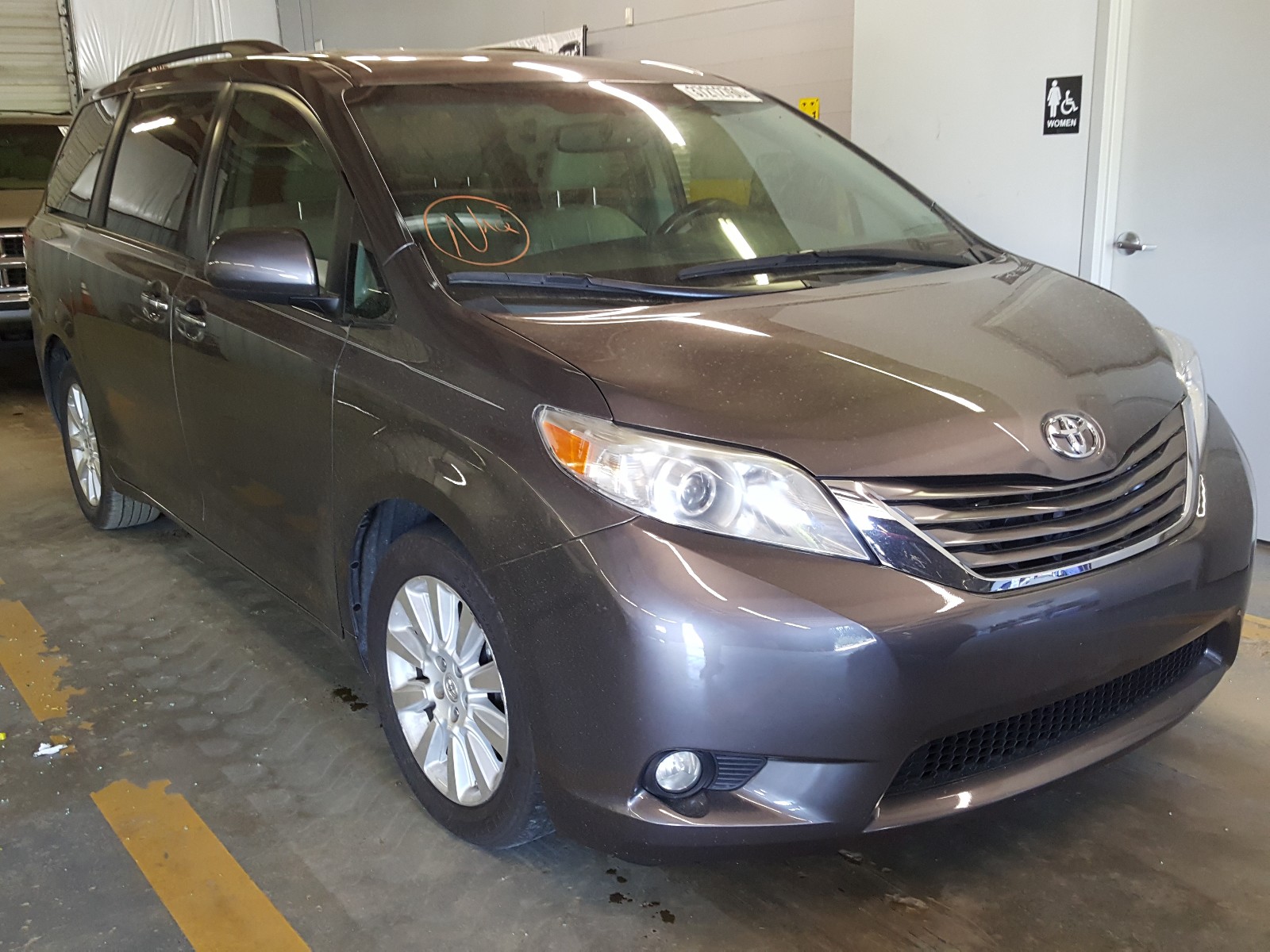 Toyota Sienna XLE 2014