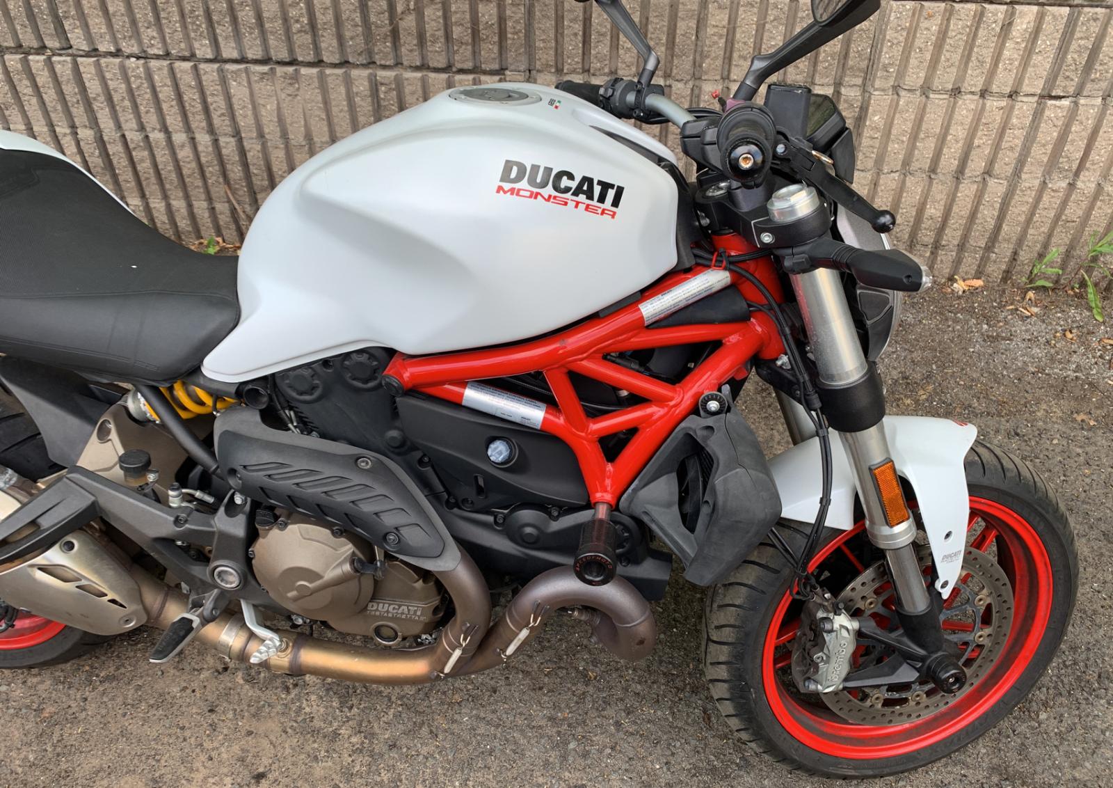 Ducati Monster 82