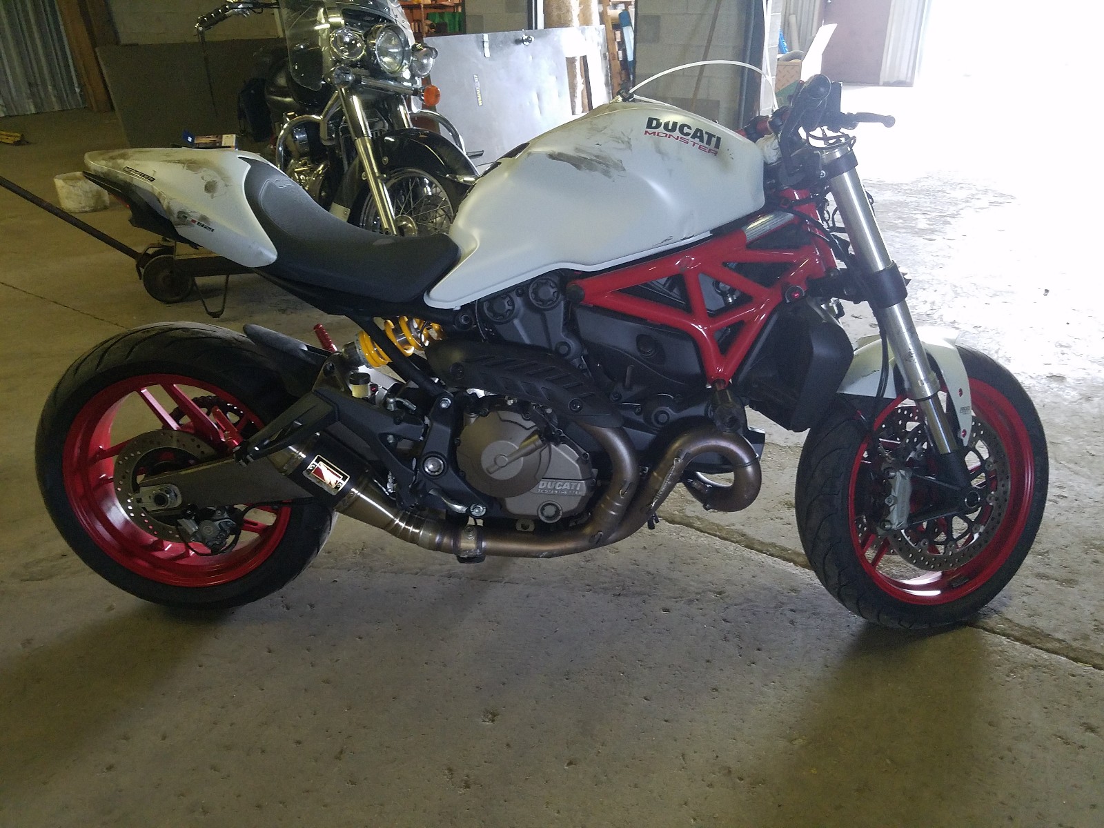 Ducati Monster 82