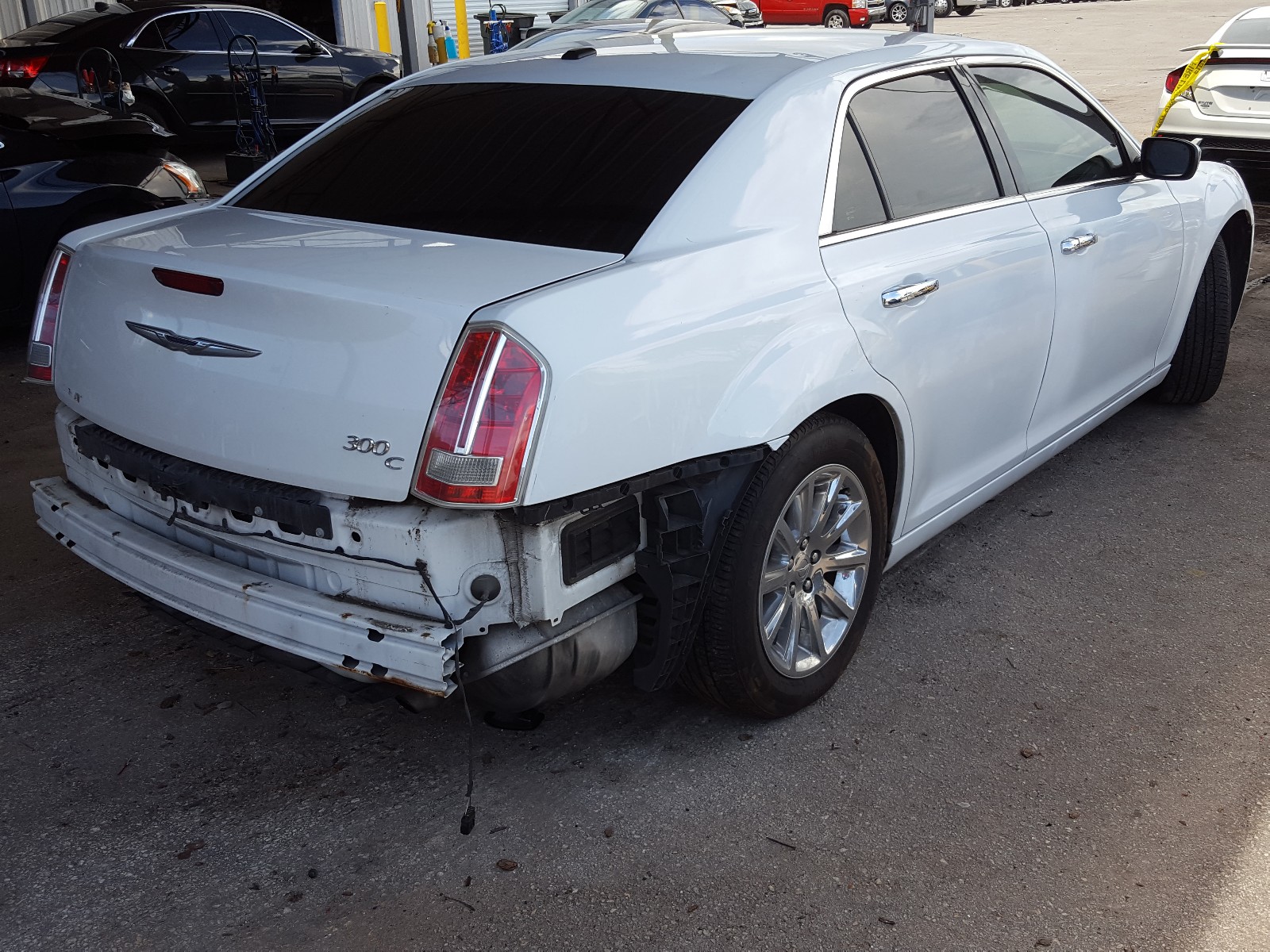 2014 Chrysler 300 - Image 4