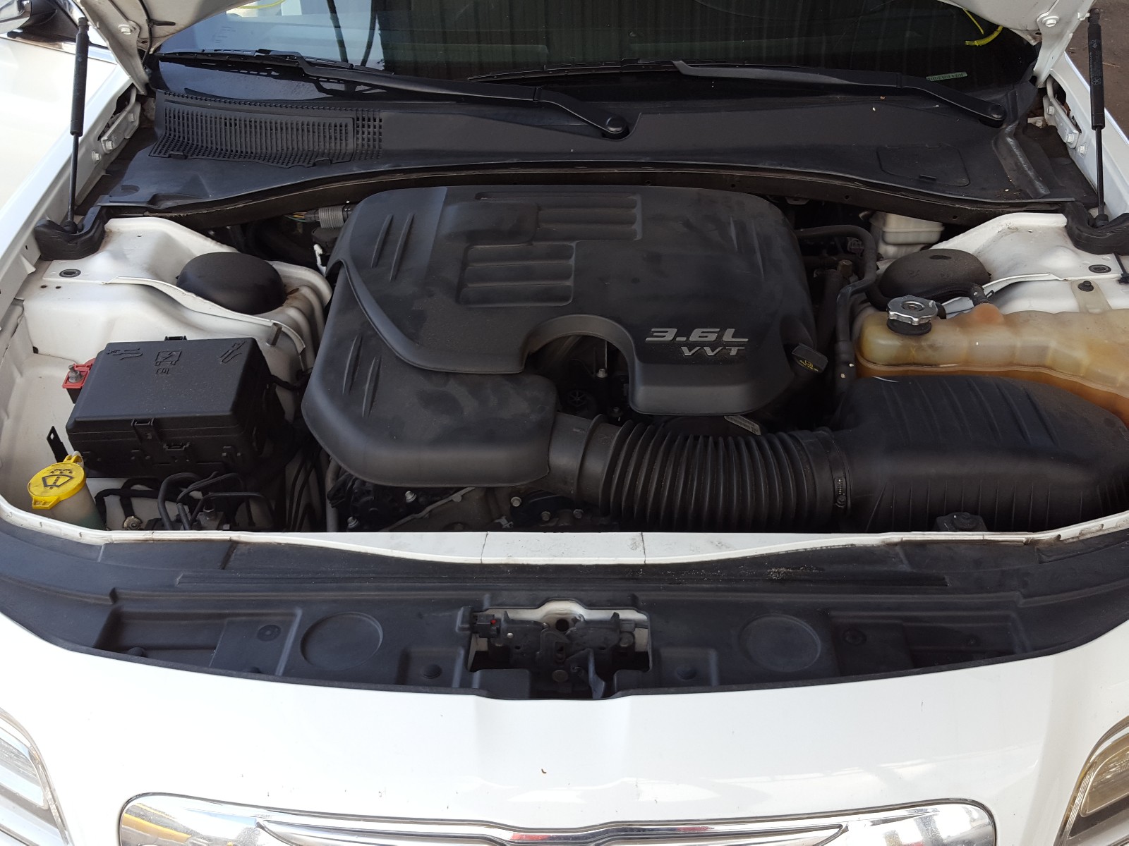 2014 Chrysler 300 - Image 7
