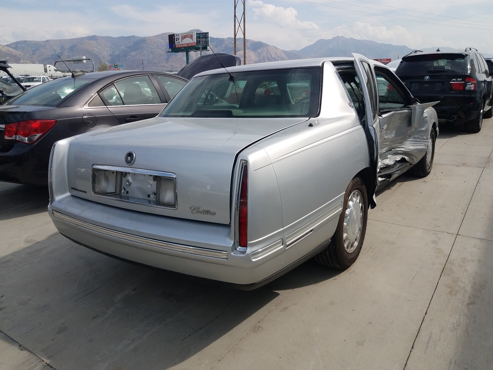 Cadillac Deville vi открытый багажник