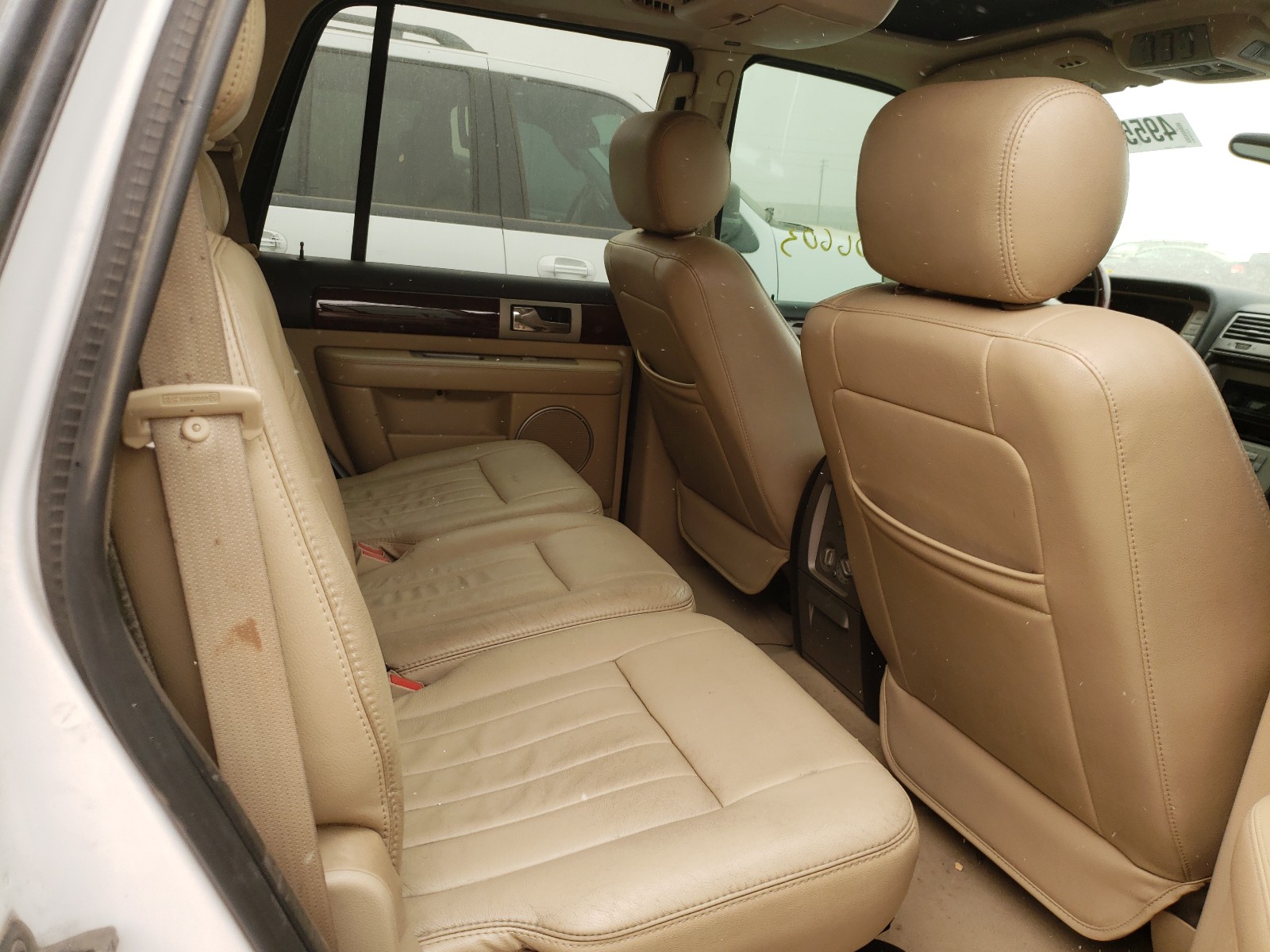 2005 lincoln navigator interior