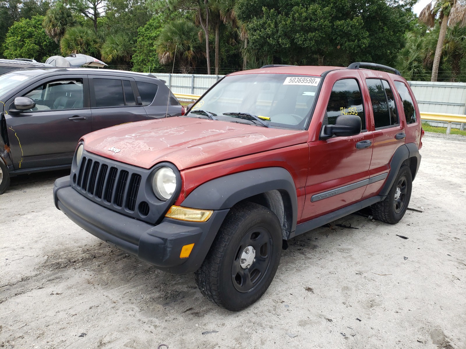 Девушка и Jeep Liberty