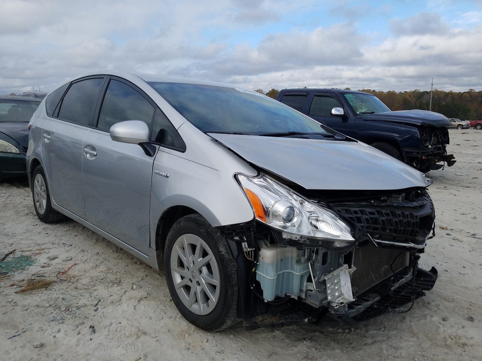 Toyota Prius v 2014