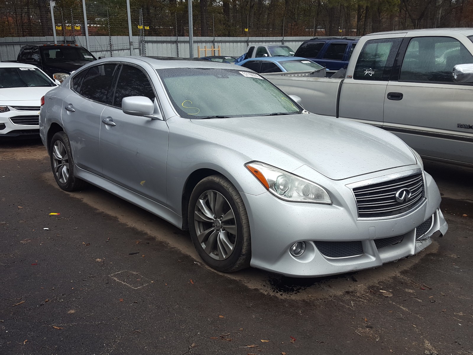 Infiniti m56s