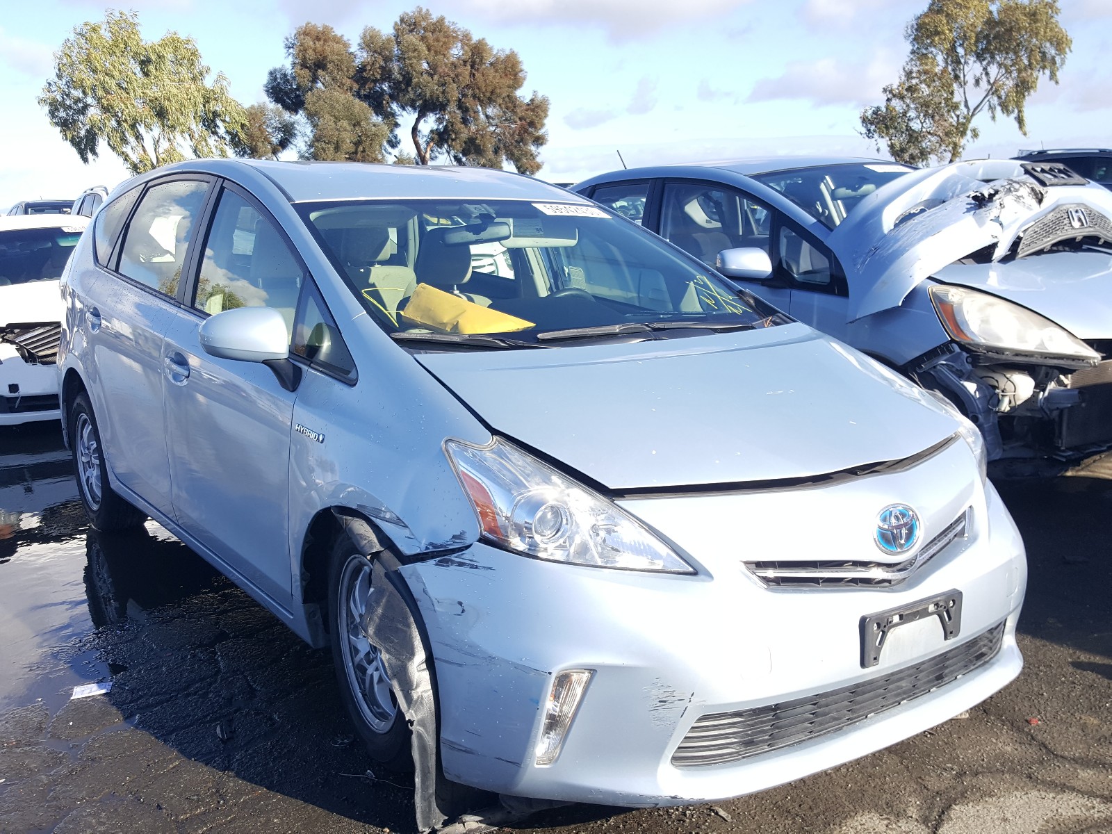 Toyota Prius v 2012