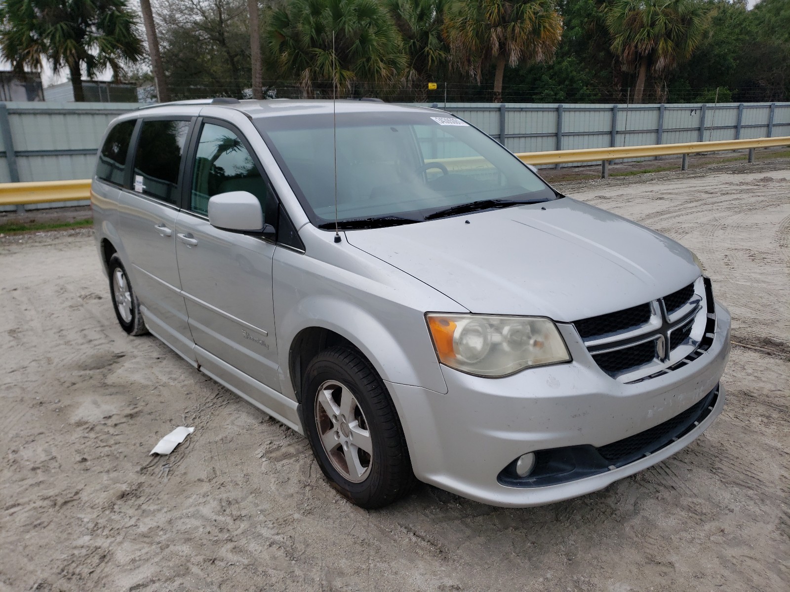 Dodge Caravan 2011