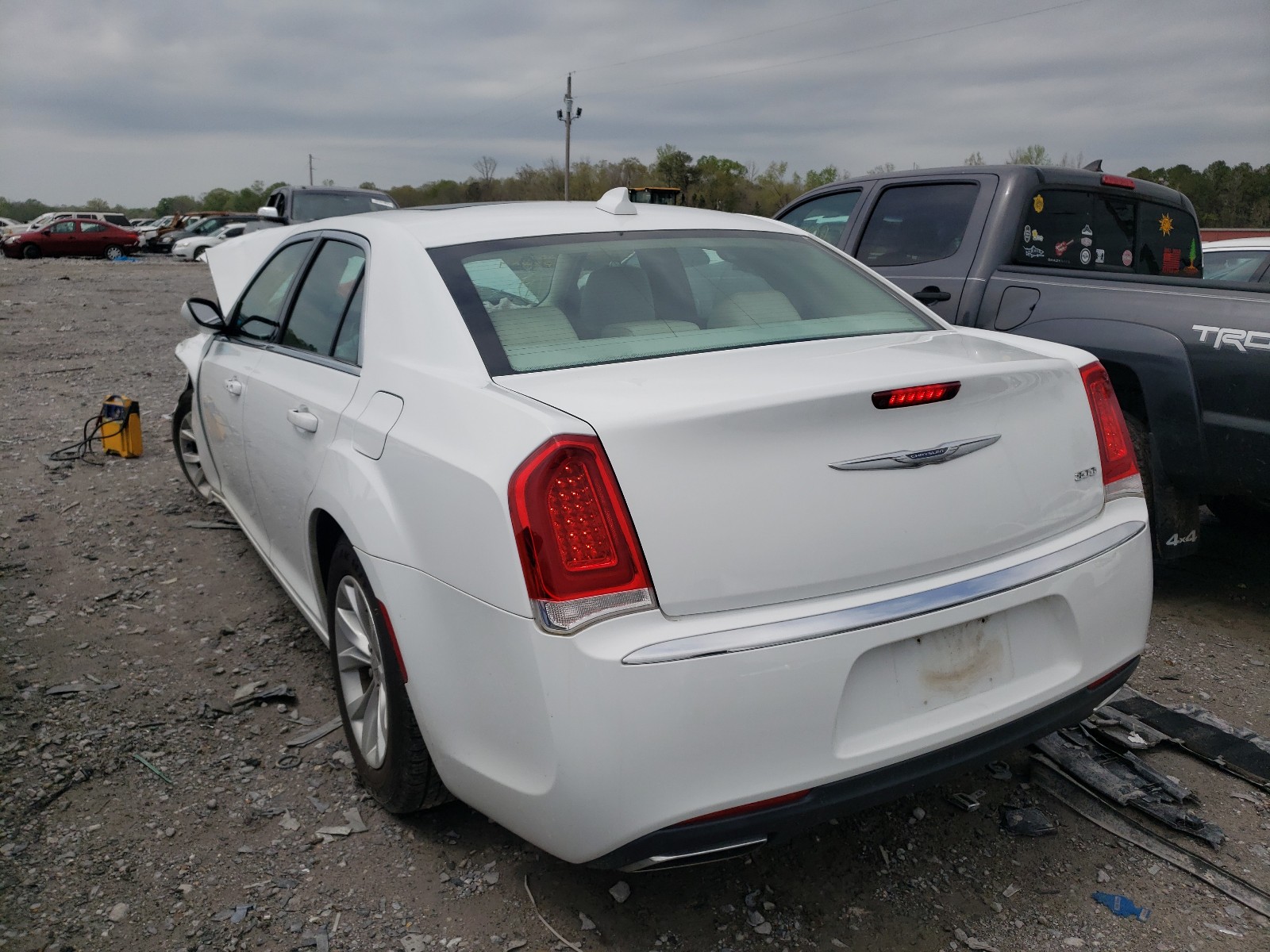 VIN 2C3CCAAG3GH123422 2016 CHRYSLER 300 no.3